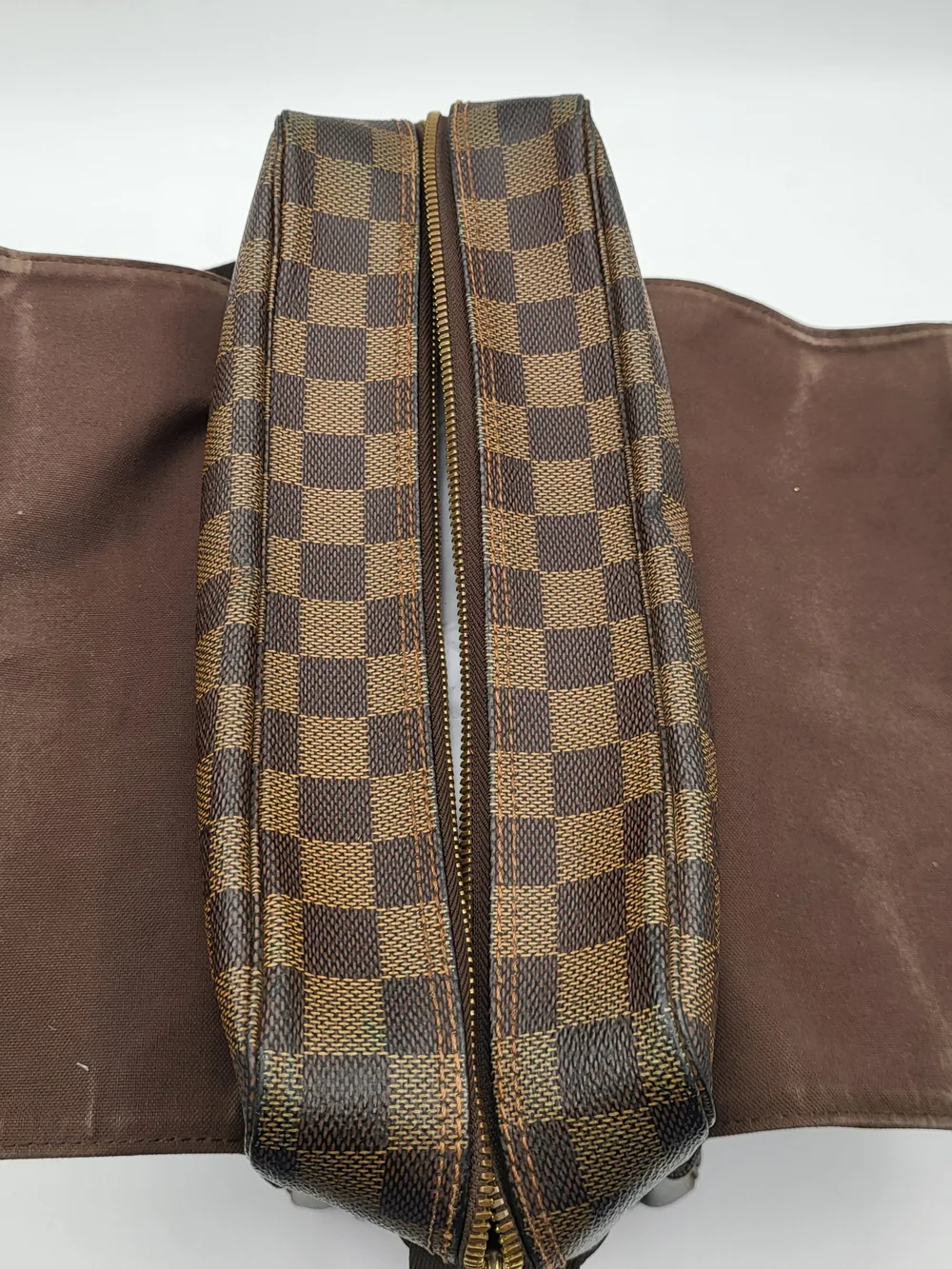 LOUIS VUITTON Damier Ebene Canvas Naviglio Messenger Bag. Authentic, w/COA..